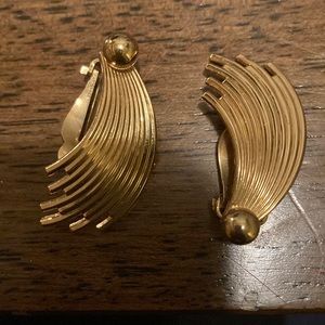 Vintage gold clip on earrings